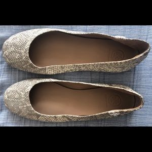 TORY BURCH SNAKE PRINT BALLET SLIPPERS NEVER WORN